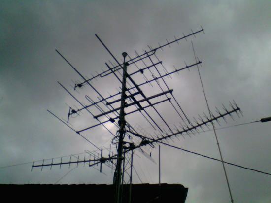 Vue des antennes en station fixe de F8BHU: Yagi 440 MHz pour émetteur A.T.V. et autres Yagi